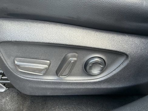 Used 2020 Toyota Highlander XLE image 24
