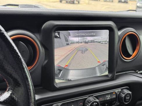 Used 2020 Jeep Gladiator Mojave AWD/4WD image 21