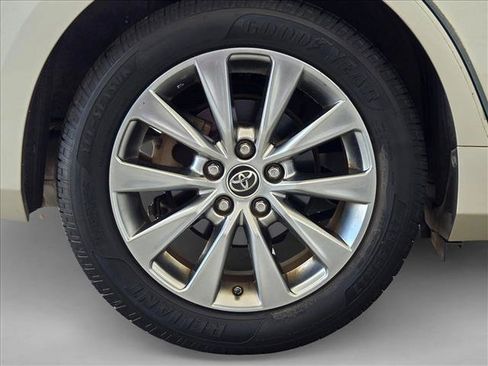 Used 2015 Toyota Camry XLE FWD image 23