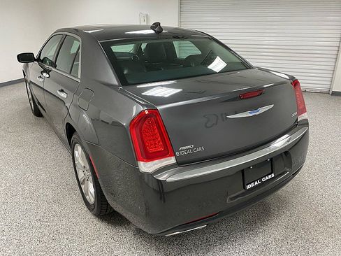 Used 2019 Chrysler 300 Limited image 7