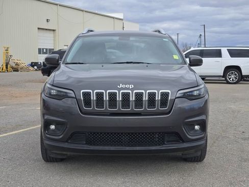 Used 2019 Jeep Cherokee Latitude Plus w/ Comfort/Convenience Group image 2