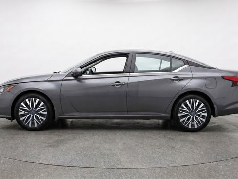 Used 2025 Nissan Altima 2.5 SV FWD image 5