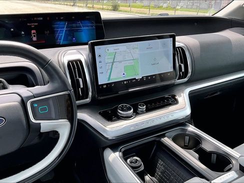 Certified 2025 Ford Expedition Platinum AWD/4WD image 6