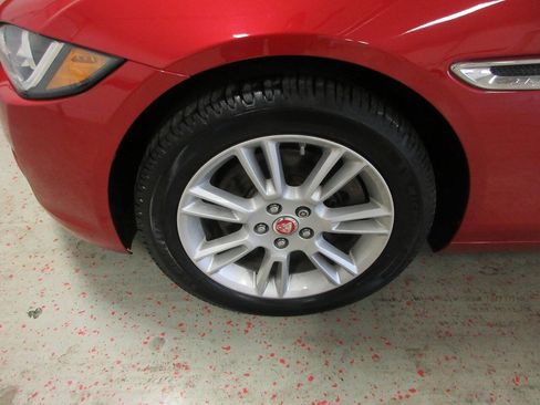 Used 2017 Jaguar XE Premium image 27