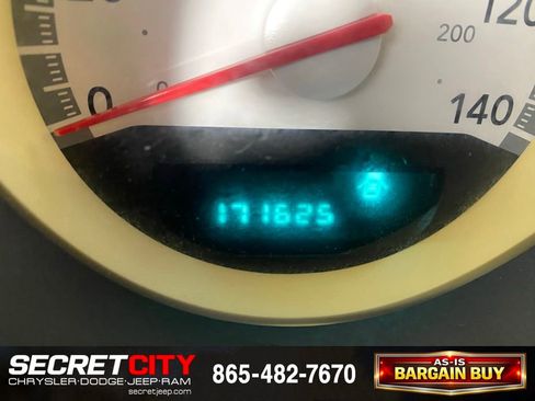 Used 2010 Dodge Challenger SE RWD image 18