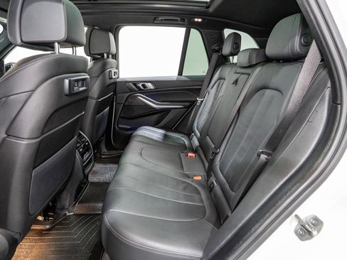 Used 2022 BMW X5 xDrive40i w/ M Sport Package image 32