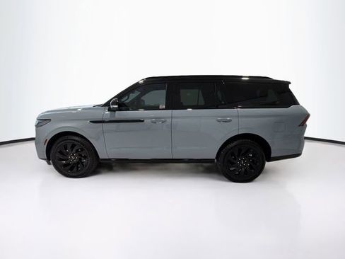 Used 2025 Lincoln Navigator Reserve w/ Jet Appearance Package image 4