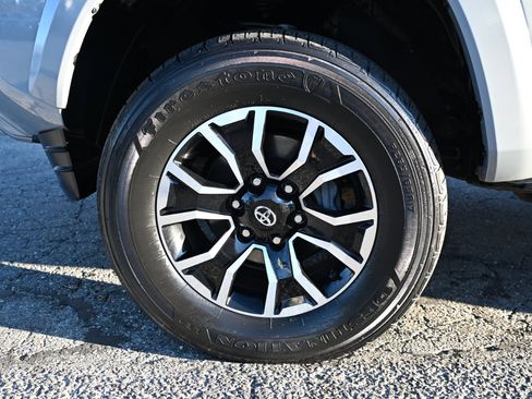 Used 2021 Toyota Tacoma TRD Sport w/ Technology Package image 47