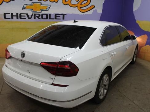 Used 2018 Volkswagen Passat 2.0T SE FWD image 8