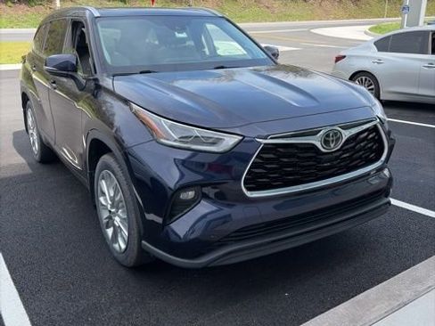 Used 2021 Toyota Highlander Limited image 1