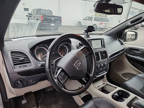 Used 2019 Dodge Grand Caravan SXT FWD image 11