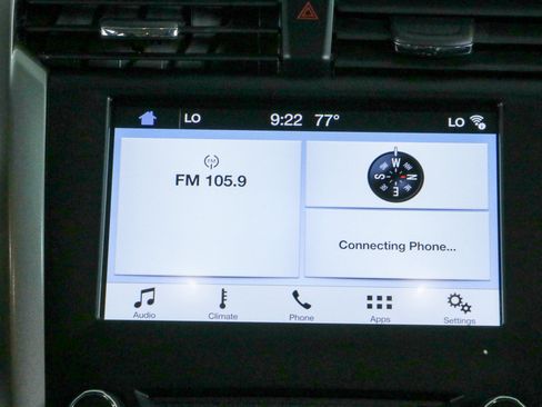 Used 2017 Ford Fusion SE w/ Fusion SE Technology Package FWD image 19