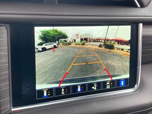 Used 2023 GMC Yukon Denali image 25