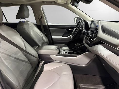 Used 2020 Toyota Highlander XLE image 13