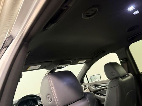 Used 2023 Buick Enclave Essence AWD/4WD image 11