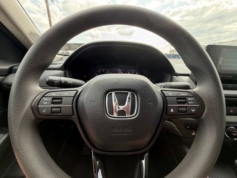 Certified 2025 Honda Accord SE image 9