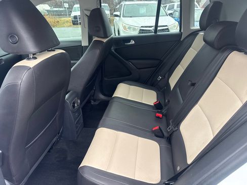 Used 2017 Volkswagen Tiguan S image 10