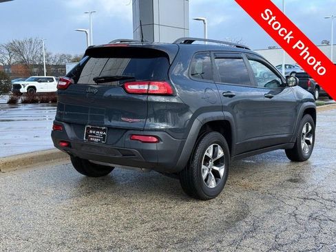 Used 2017 Jeep Cherokee Trailhawk AWD/4WD image 3