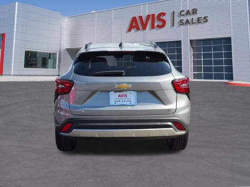 Used 2025 Chevrolet Trax LT w/ LT Convenience Package FWD image 7