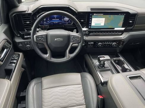 Used 2022 Chevrolet Silverado 1500 ZR2 w/ Technology Package AWD/4WD image 4