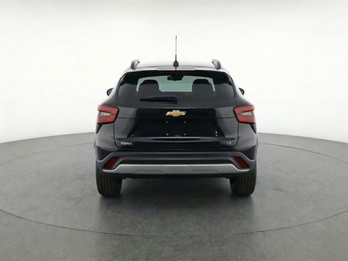 Used 2025 Chevrolet Trax LT w/ LT Convenience Package FWD image 6