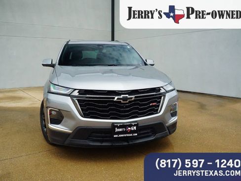 Used 2023 Chevrolet Traverse RS FWD image 7