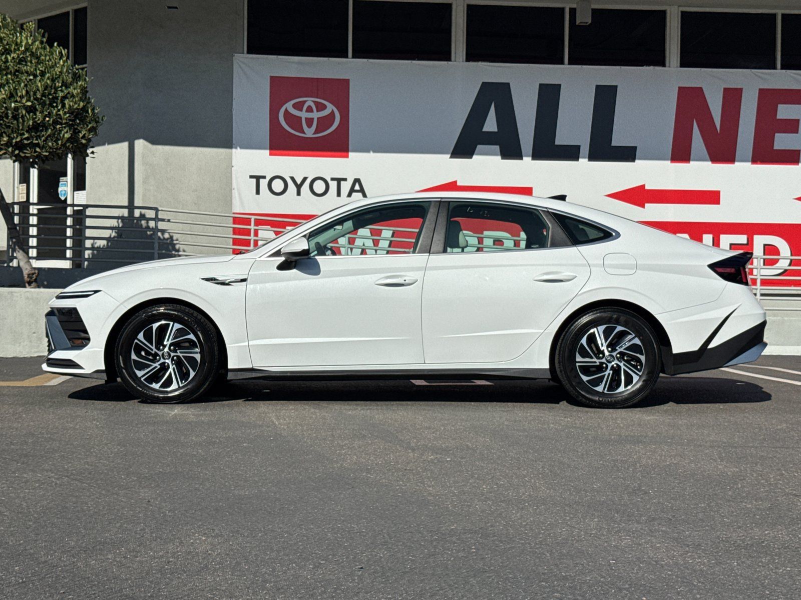 Used 2026 Hyundai Sonata Blue FWD image 2