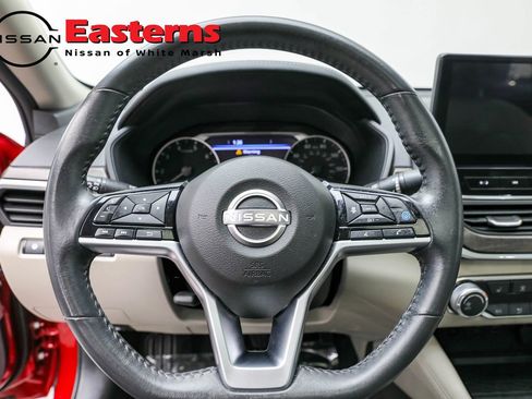 Used 2023 Nissan Altima 2.5 SV w/ SV Premium Package FWD image 10
