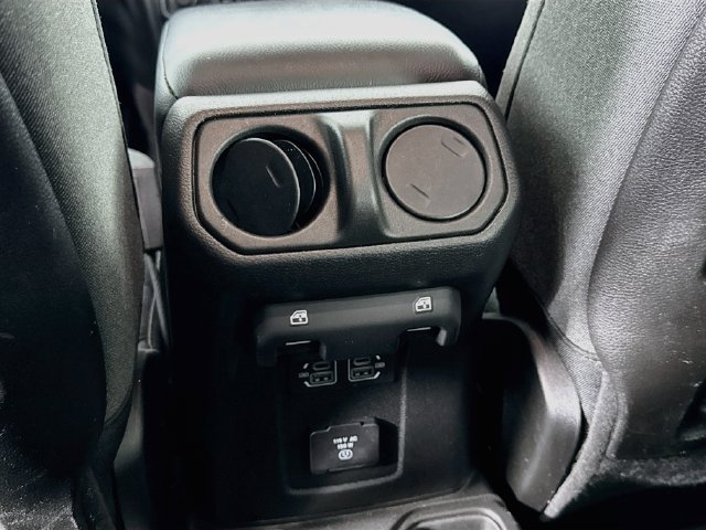 Used 2025 Jeep Wrangler Unlimited Rubicon AWD/4WD image 23