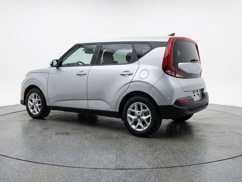Used 2025 Kia Soul LX w/ LX Technology Package FWD image 6
