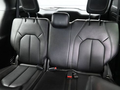 Used 2024 Chrysler Pacifica Select image 29