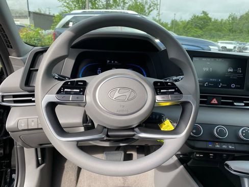 New 2026 Hyundai Elantra SE FWD image 11