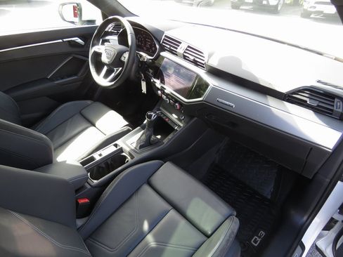 Used 2022 Audi Q3 2.0T Premium w/ Black Optic Sport Package image 15