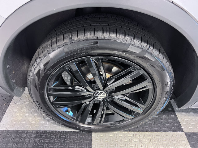 Certified 2022 Volkswagen Tiguan SE R-Line FWD image 15