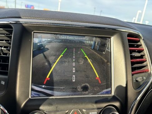 Used 2018 Jeep Grand Cherokee Limited w/ Luxury Group II image 18