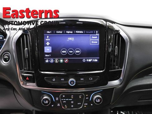 Used 2021 Chevrolet Traverse LT image 12