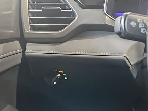 Used 2025 Volkswagen Taos SE image 35