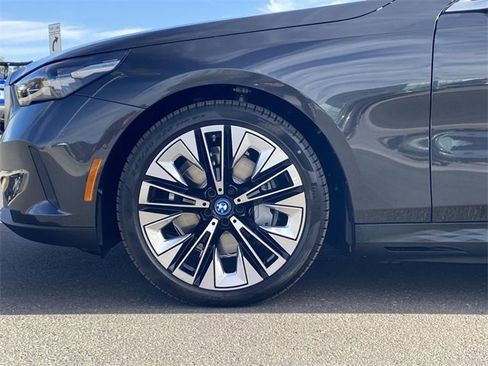 New 2025 BMW i5 xDrive40 w/ Premium Package image 10