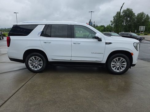 Used 2024 GMC Yukon SLT w/ SLT Luxury Package AWD/4WD image 7