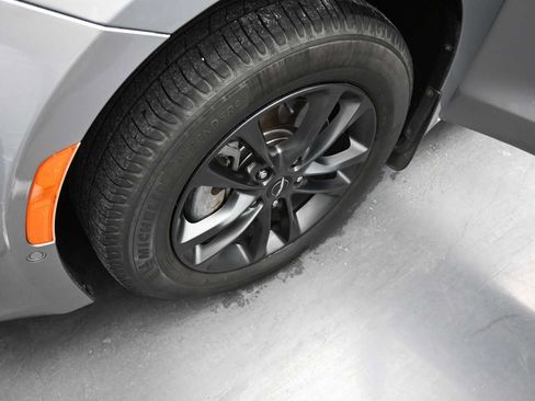 Used 2020 Chrysler Pacifica Touring-L w/ Advanced Safetytec Group AWD/4WD image 20