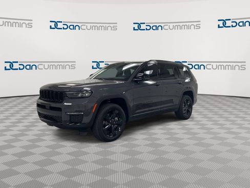 Used 2025 Jeep Grand Cherokee L Limited w/ Black Appearance Package AWD/4WD image 4
