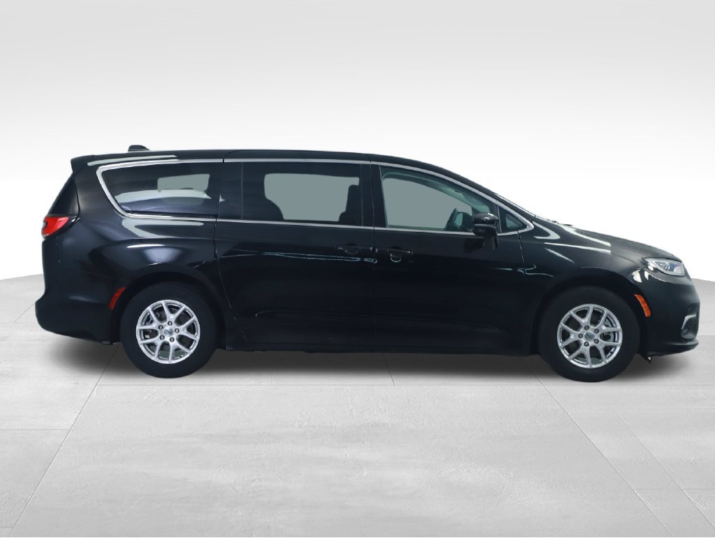 Used 2024 Chrysler Pacifica Touring-L FWD image 14