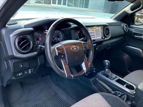 Used 2022 Toyota Tacoma TRD Off-Road image 17