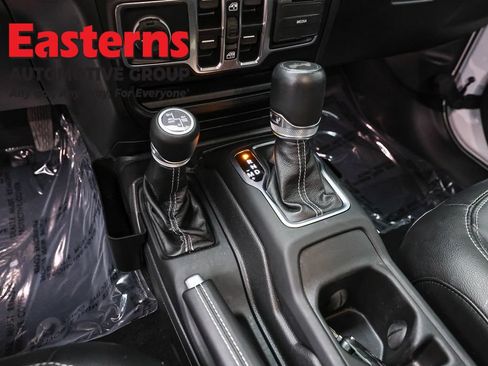 Used 2022 Jeep Wrangler Unlimited Sahara w/ Cold Weather Group AWD/4WD image 13