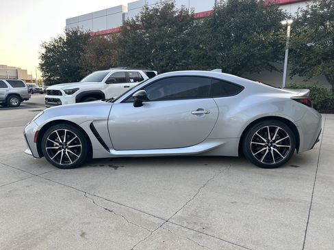 Used 2023 Toyota GR86 w/ ALL Weather Mat Package (TMS) RWD image 8