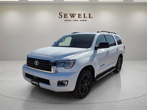 Used 2018 Toyota Sequoia SR5 image 1