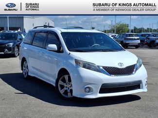 Used 2012 Toyota Sienna SE image 1
