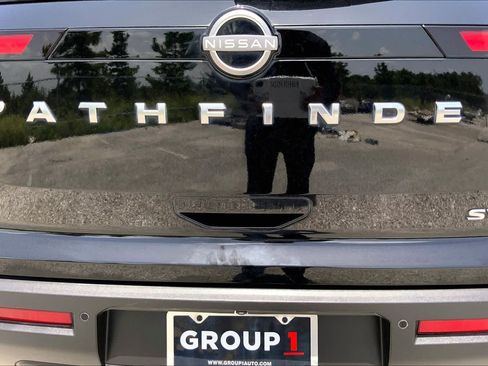 Used 2023 Nissan Pathfinder SV FWD image 10