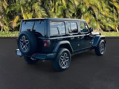 Used 2024 Jeep Wrangler Unlimited Sahara AWD/4WD image 5