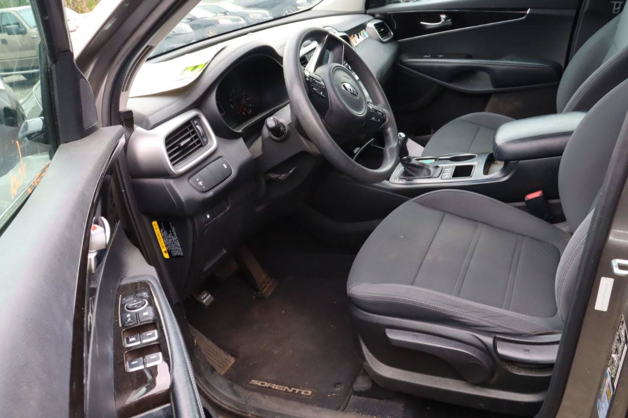 Used 2017 Kia Sorento AWD image 5